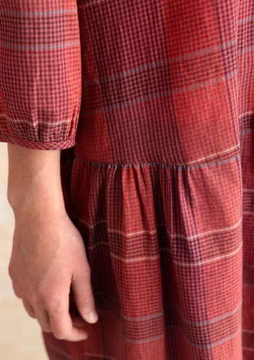 Vävd klänning ”Nora” i ekologisk bomull - krappröd