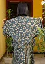 Blommig scarf "Bloom" i ekologisk bomull - mörk indigo