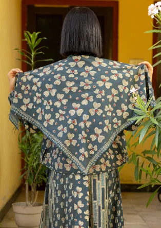 Blommig scarf "Bloom" i ekologisk bomull - mörk indigo