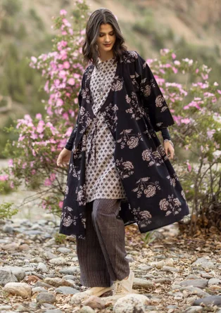 Vävd klänning ”Rose hip” i ekologisk bomull - svart