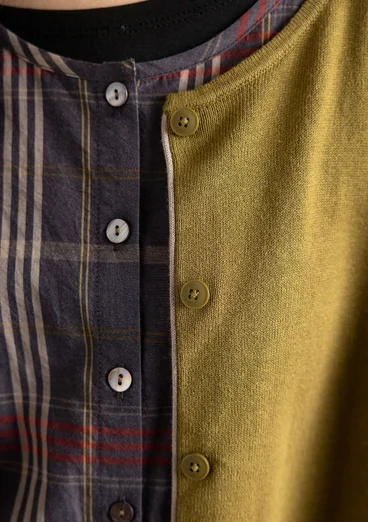 Kofta i ekologisk/återvunnen bomull - mörk oliv