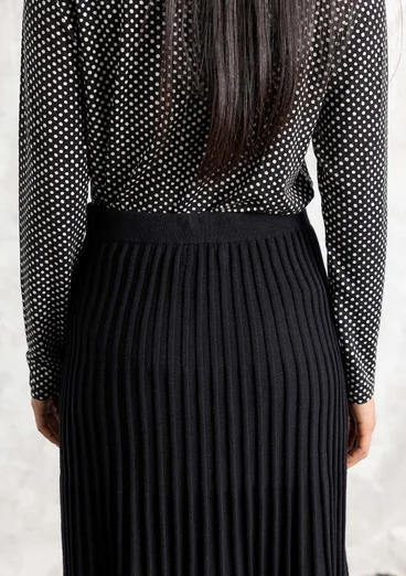 Stickad kjol i ekologisk/återvunnen bomull - svart/enfärgad