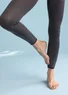Randiga leggings i återvunnen polyamid (svart/oblekt S/M)