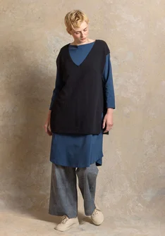 Stickad väst i ekologisk/återvunnen bomull - svart