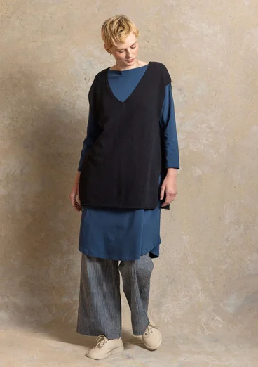 Stickad väst i ekologisk/återvunnen bomull - svart