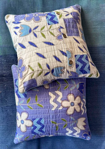 Quiltat kuddfodral "Drömmar" i ekologisk bomull - mörk lavendel