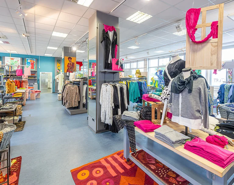 En bild inifrån Gudrun Sjödéns butik på Fürther Straße i Zirndorf.