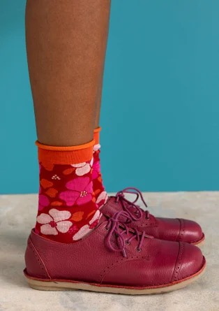 Strumpa ”Theia” i ekologisk bomull - amaryllis