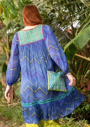 Mönstrad vävd klänning "Saloni" i viskos - kleinblå