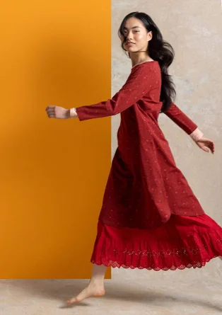 Trikåklänning ”Theia” i ekologisk bomull/elastan - mörk agatröd/mönstrad