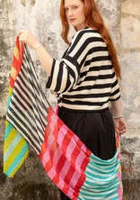 Randig färgglad sjal "Cherai" i ekologisk bomull - smultron