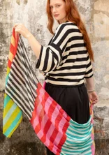 Randig färgglad sjal "Cherai" i ekologisk bomull - smultron