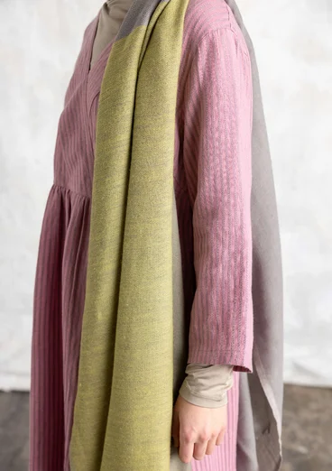 Satängvävd sjal i ull - grå