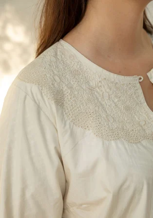 Vävd broderad klänning "Amisha" i ekologisk bomull/lin - fjäder
