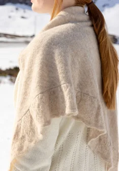 Stickad sjal "Forgetmenot" i alpackamix - kalksten/melange