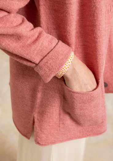 Stickad kavaj i filtad ekologisk ull - laxrosa/melange