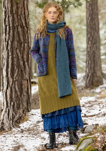 Stickad klänning "Alma" i ekologisk/återvunnen bomull - mörk oliv