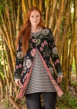 Blommig kofta "Täppa" i ekologisk bomull - svart