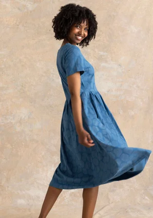 Trikåklänning ”Himla” i ekologisk bomull - indigofera/mönstrad