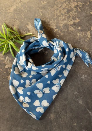 Blommig scarf "Bloom" i ekologisk bomull - indigoblå