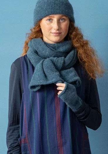 Stickad halsduk i alpackamix - indigogrön/melange