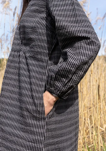 Vävd klänning "Wavy" i ekologisk bomull - svart