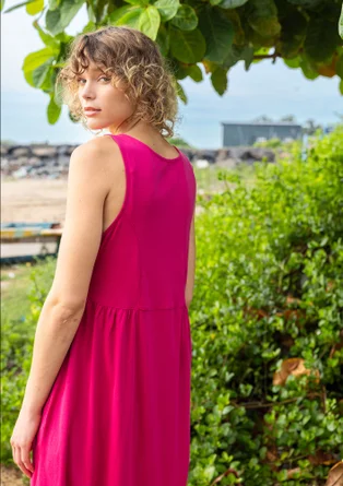 Enfärgad trikåklänning i ekologisk bomull - cyklamen